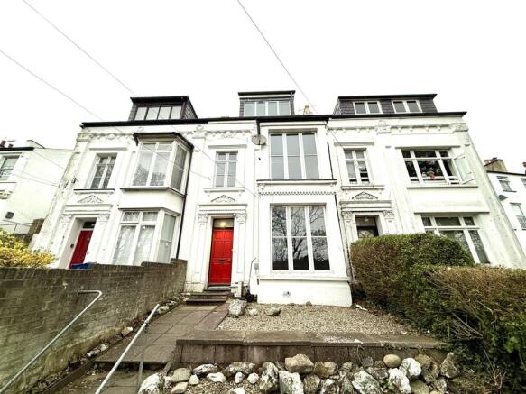 6 bed property, in Fron Dirion, £290,000