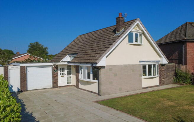 3 bed property, in Beverley Drive, £499,000