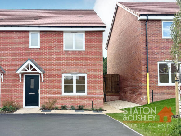 3 bed property, in Broadleaf Drive, £230,000