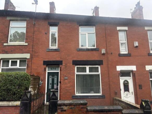 4 bed property, in Huddersfield Road, £240,000