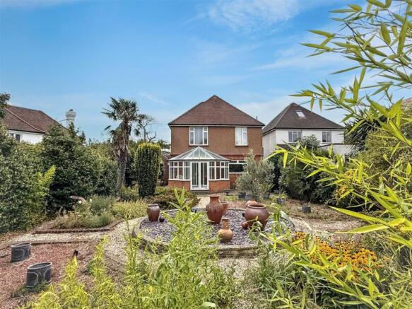 4 bed property, in Park Lane, £675,000