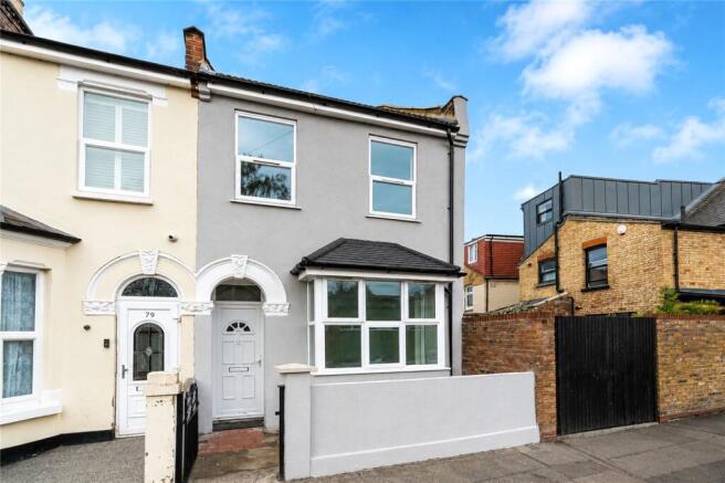 6 bed property, in Erskine Road, £900,000