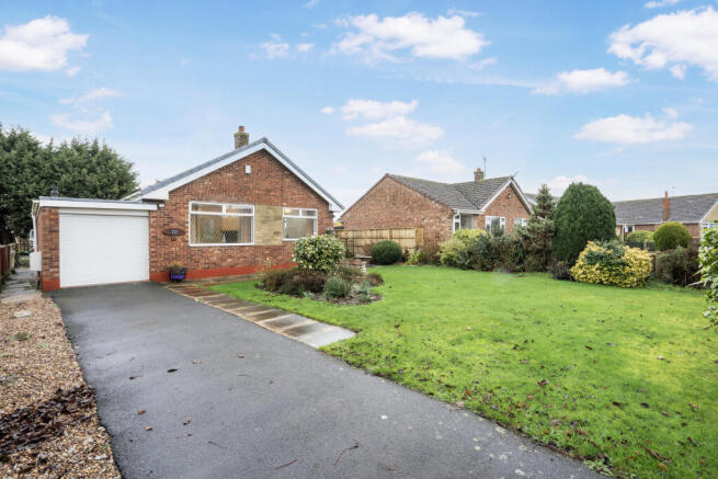 3 bed property, in Main Street, £240,000