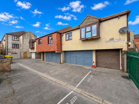 1 bed property, in Mariners Court, £97,500