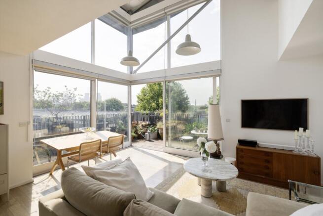 2 bed property, in Stepney Apartments, £750,000