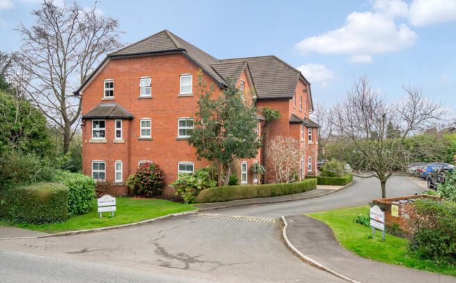 1 bed property, in Cheadle Road, £190,000