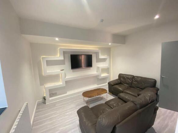 6 bed property, in Gulson Road, £325,000