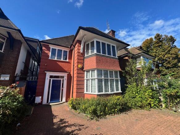 6 bed property, in Finchley Road, £1,950,000