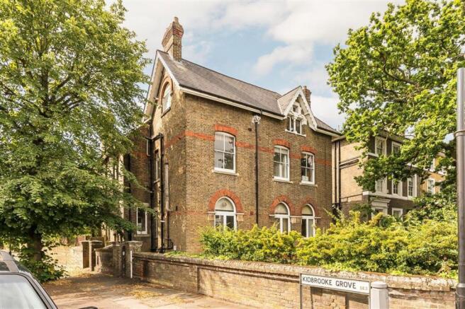 1 bed property, in Shooters Hill Road, £275,000
