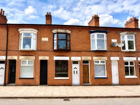 3 bed property, in Woodville Road, £180,000