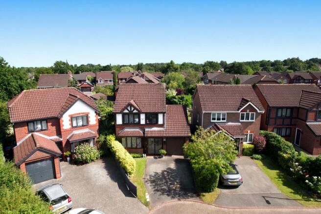 3 bed property, in Pulford Close, £370,000