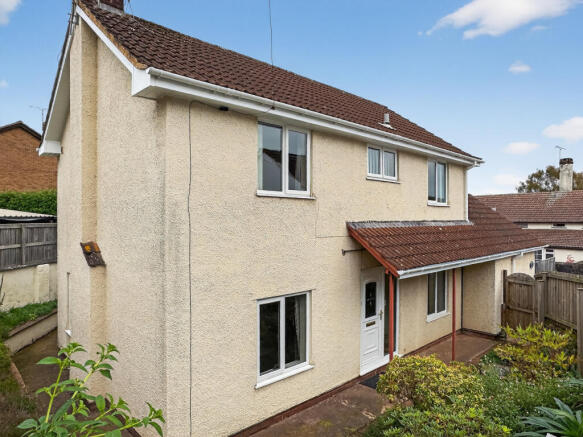 3 bed property, in Clay Lane, £415,000