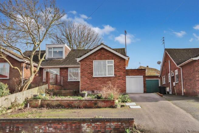 3 bed property, in NN29, £225,000