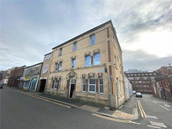 1 bed property, in Arundel House, £60,000