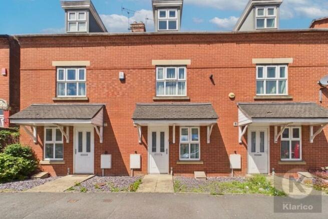 3 bed property, in Reddings Lane, £245,000