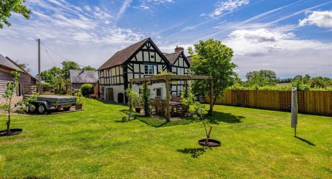 3 bed property, in Lower Mawfield, £700,000