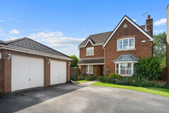 4 bed property, in Carvel Way, £425,000