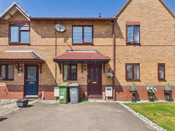 2 bed property, in Ashleigh Drive, £197,500