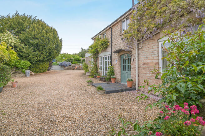 4 bed property, in Old Gore, £875,000