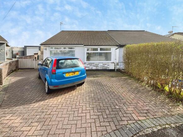 2 bed property, in Hadrians Close, £230,000