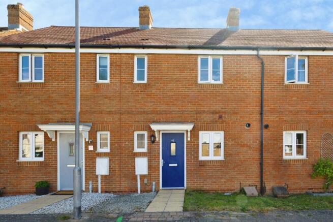 2 bed property, in Finn Farm Road, £285,000