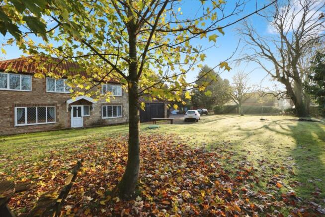 4 bed property, in Washdyke Lane, £375,000
