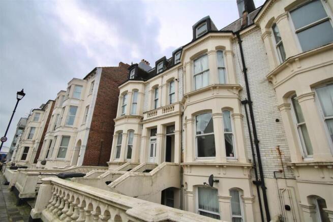 1 bed property, in Alhambra Road, £90,000