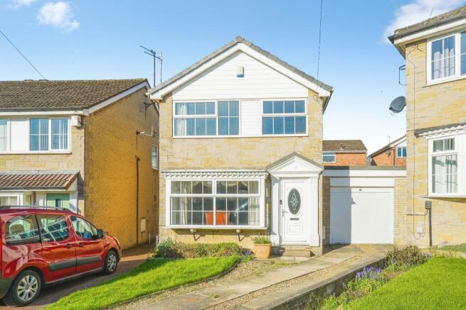3 bed property, in Kirklees Drive, £429,999