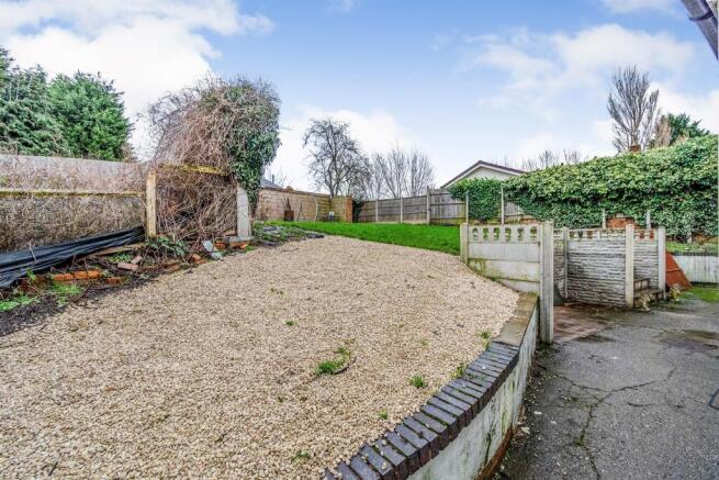 4 bed property, in Bunkers Hill Lane, £330,000