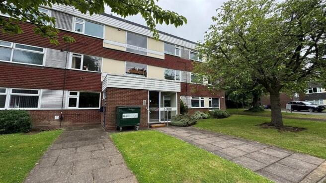 2 bed property, in Stockdale Place (Fff & Garage), £100,000