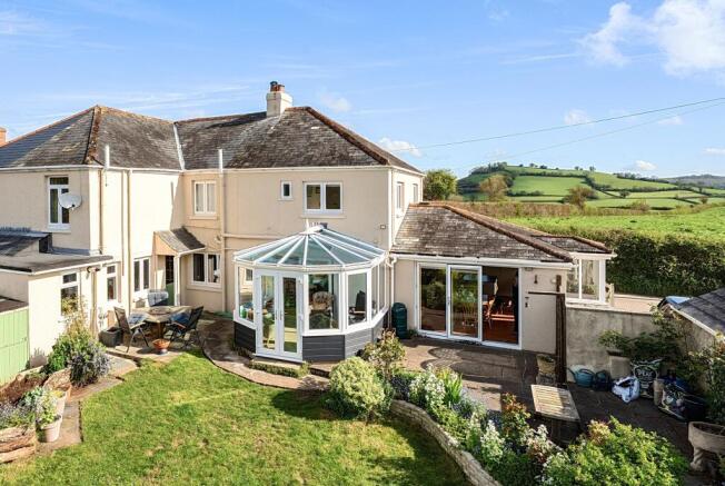 4 bed property, in Memory Cross, £575,000