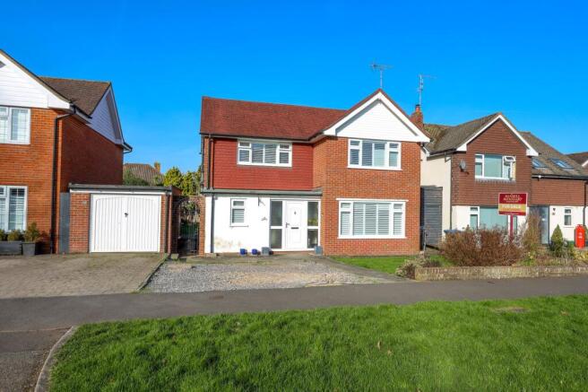 3 bed property, in Churchill Way, £600,000