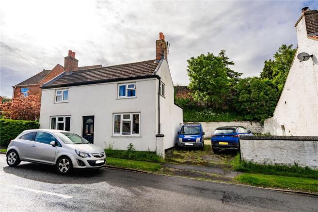 3 bed property, in Grimsby Road, £225,000