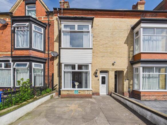 6 bed property, in Horsforth Avenue, £215,000
