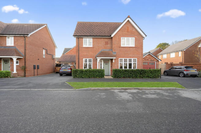 4 bed property, in Wharford Lane, £450,000