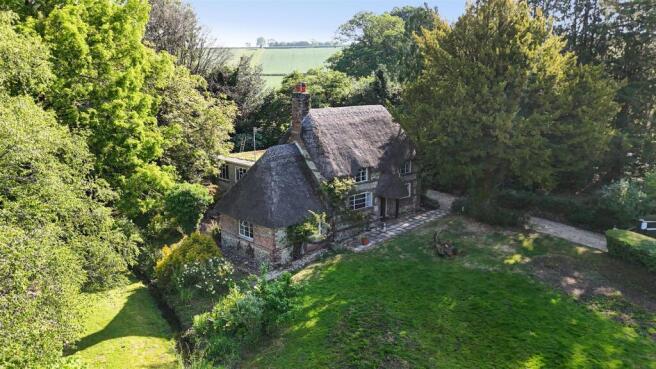2 bed property, in Lower Ansty, £400,000