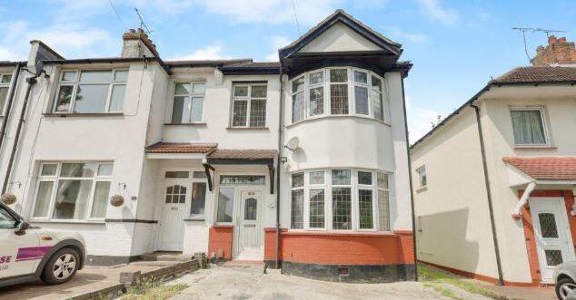 3 bed property, in 81 Rochester Drive, £325,000