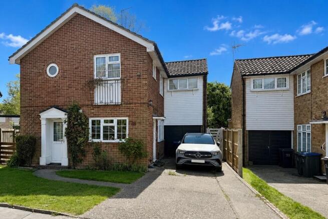 4 bed property, in Croham Mount, £675,000