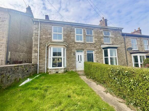 3 bed property, in Station Hill, £185,000