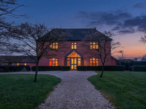 5 bed property, in Moat Farm, £1,100,000