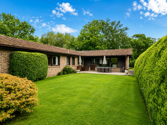 5 bed property, in Stafford Lake, £1,750,000