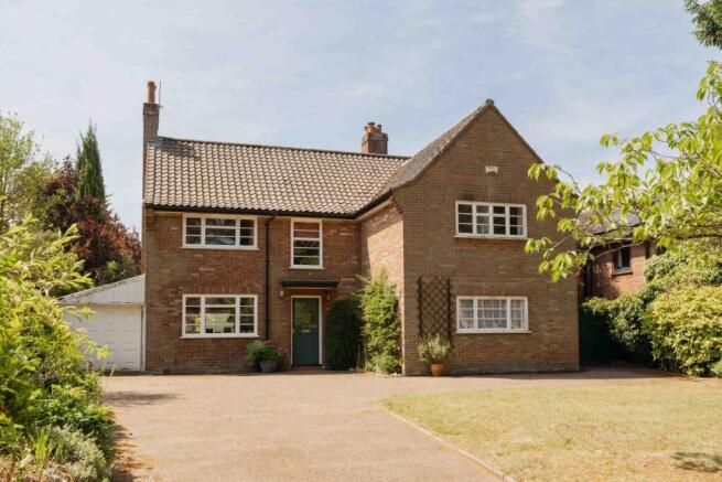 6 bed property, in Lime Tree Road, £900,000