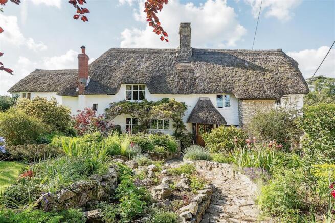 3 bed property, in Kilmington, £600,000