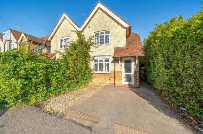 6 bed property, in 2 Raymond Crescent, £600,000