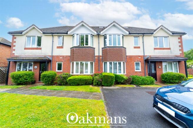 2 bed property, in Haslucks Green Road, £170,000