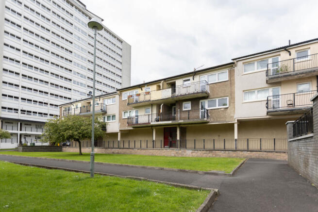 2 bed property, in Drygate, £109,000