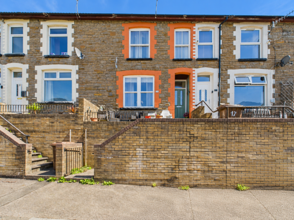 2 bed property, in Arthur Street, £155,000