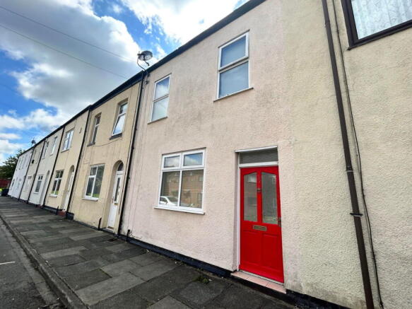 2 bed property, in Marchbank Road, £110,000