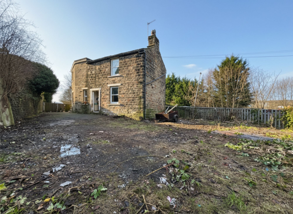 3 bed property, in Lower Quarry Road, £160,000