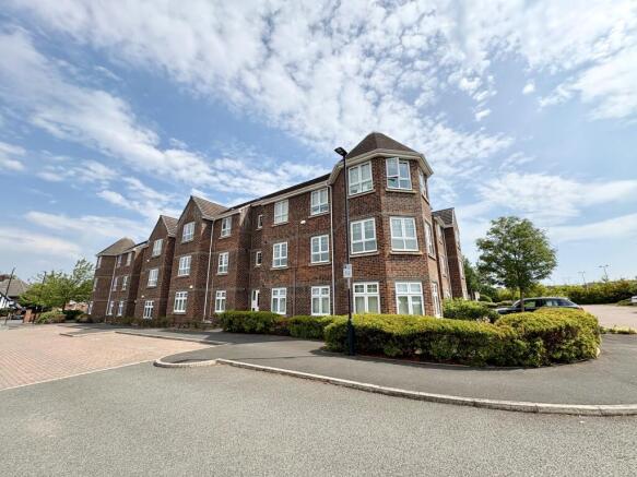2 bed property, in Cosgrove Court, £140,000